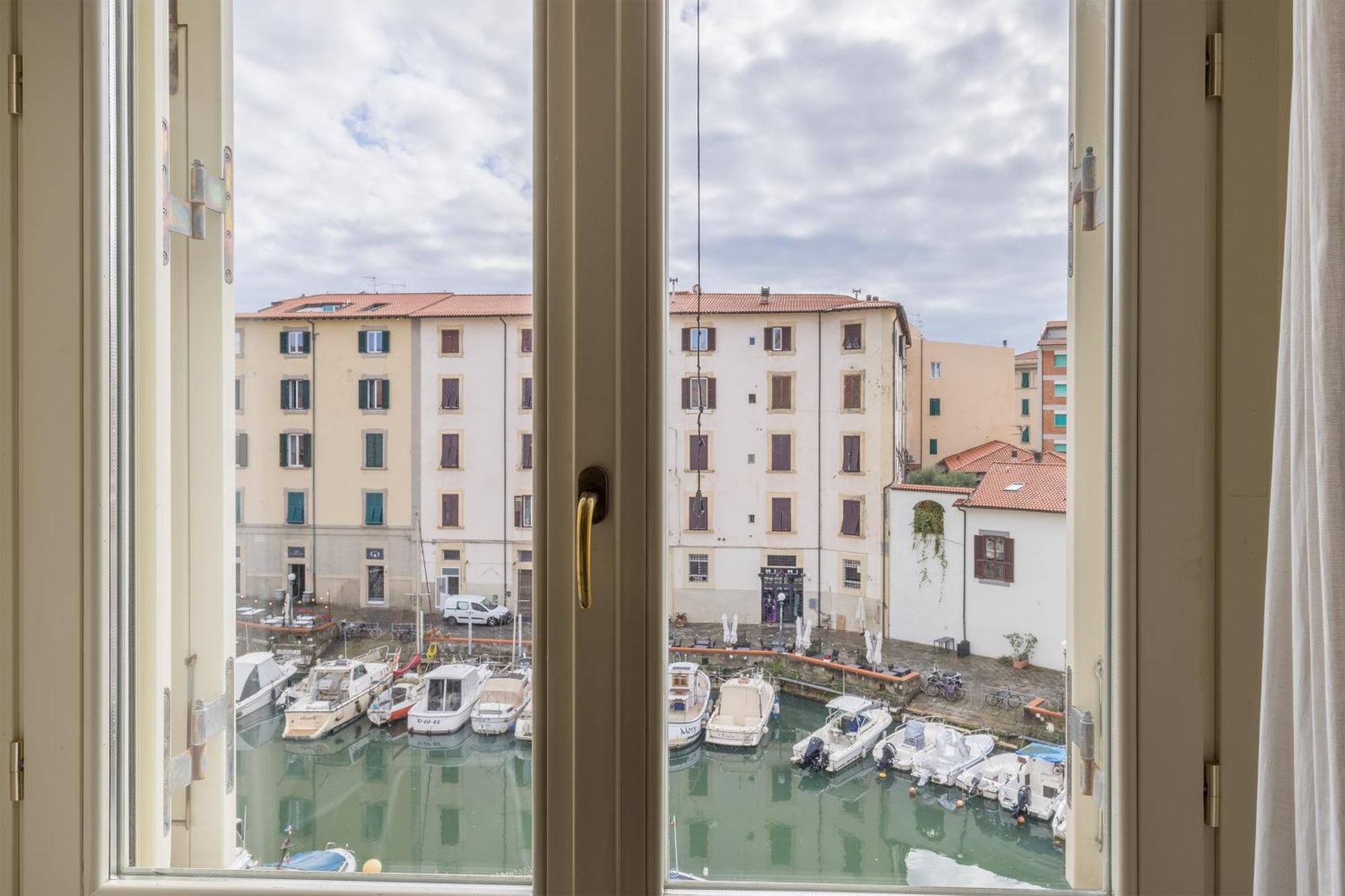Near The Port-Elegante Appartamento Con Vista Sui Canali Livorno Kültér fotó